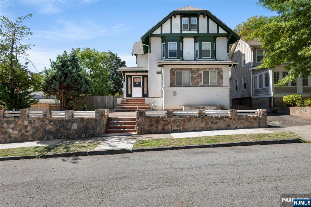 $599,999 Colonial