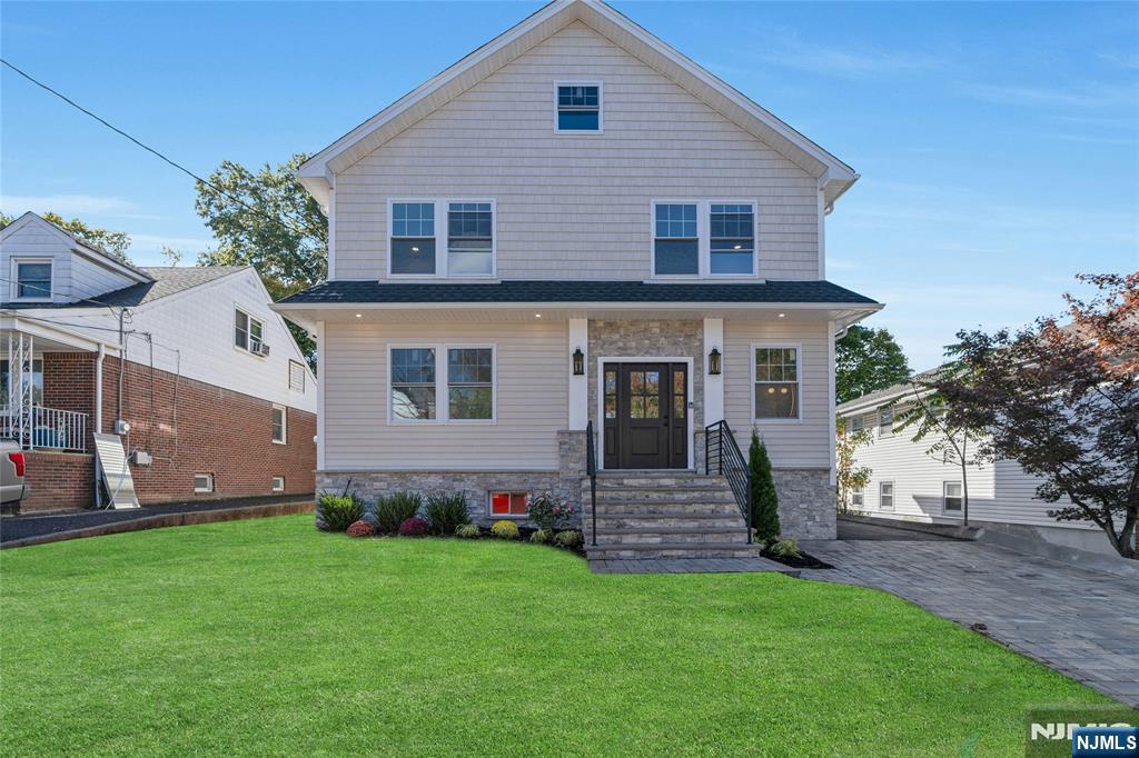 $1,490,000 Colonial