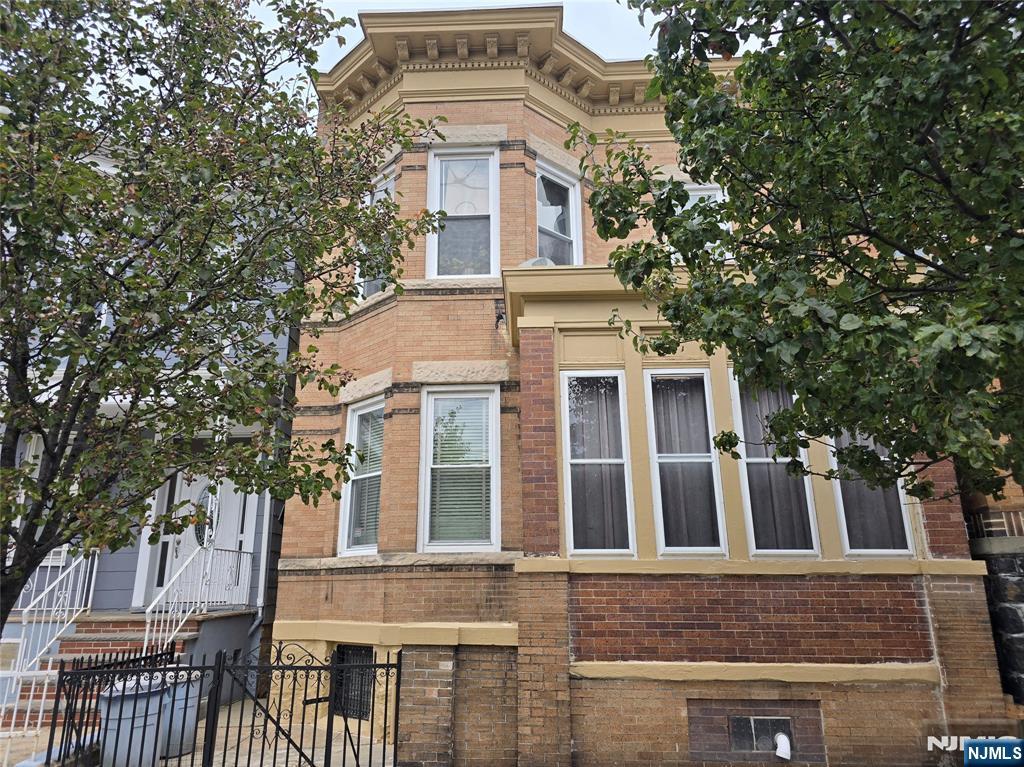 Homes for sale in Union City, NJ | 622 21st St, Union City, NJ 07087 | MLS# 25038034