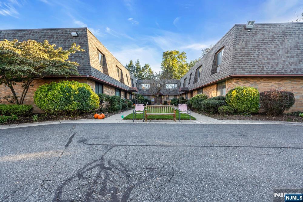 Homes for sale in Hawthorne, NJ | 164 Diamond Bridge #18, Hawthorne, NJ 07506 | MLS# 25038102