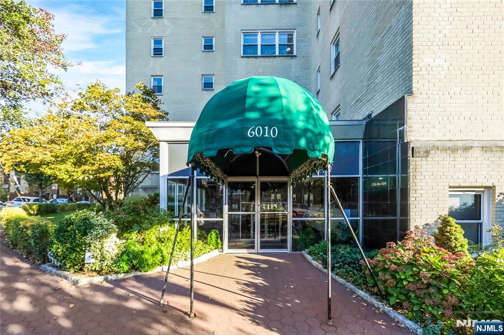 Homes for sale in West New York, NJ | 6010 E Boulevard E #57A, West New York, NJ 07093 | MLS# 25038133