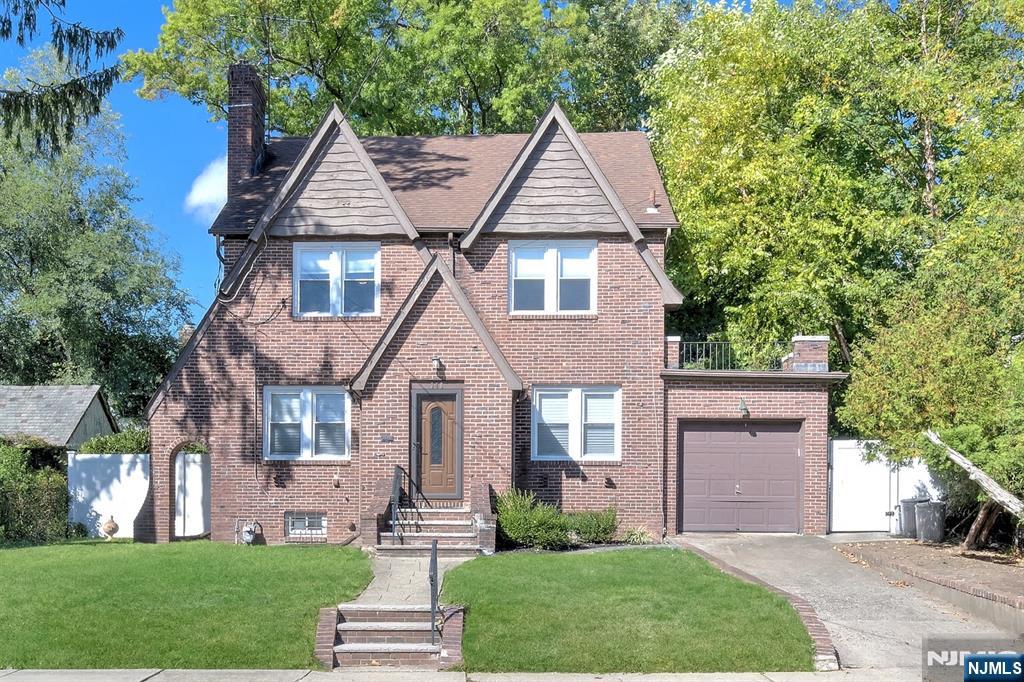 $949,000 Colonial