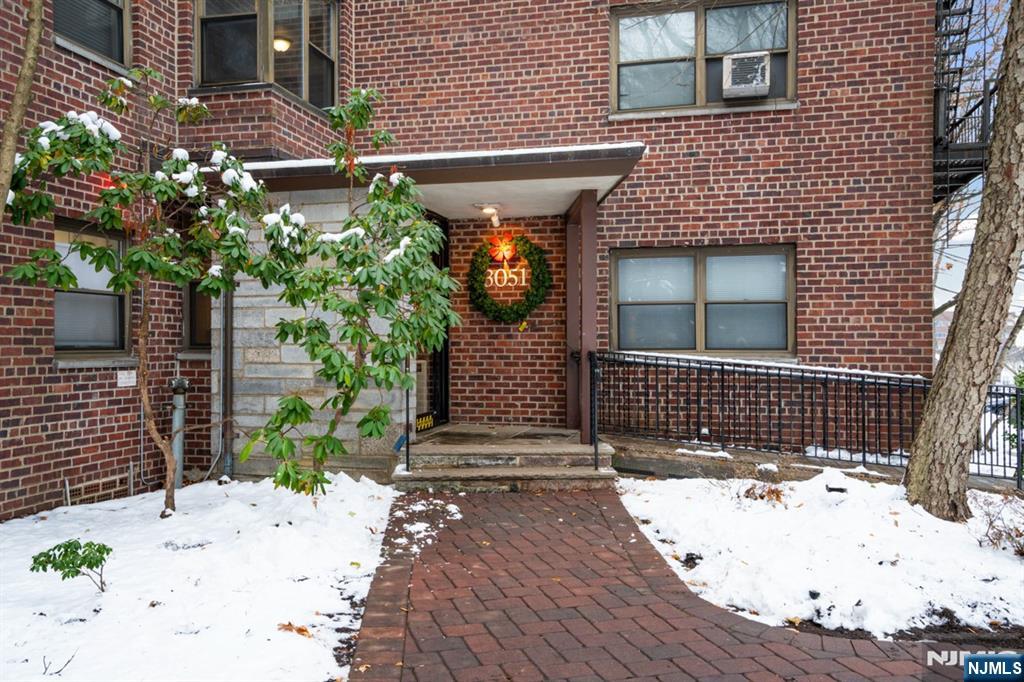 Homes for sale in Fort Lee, NJ | 3051 Edwin #1B, Fort Lee, NJ 07024 | MLS# 25038200