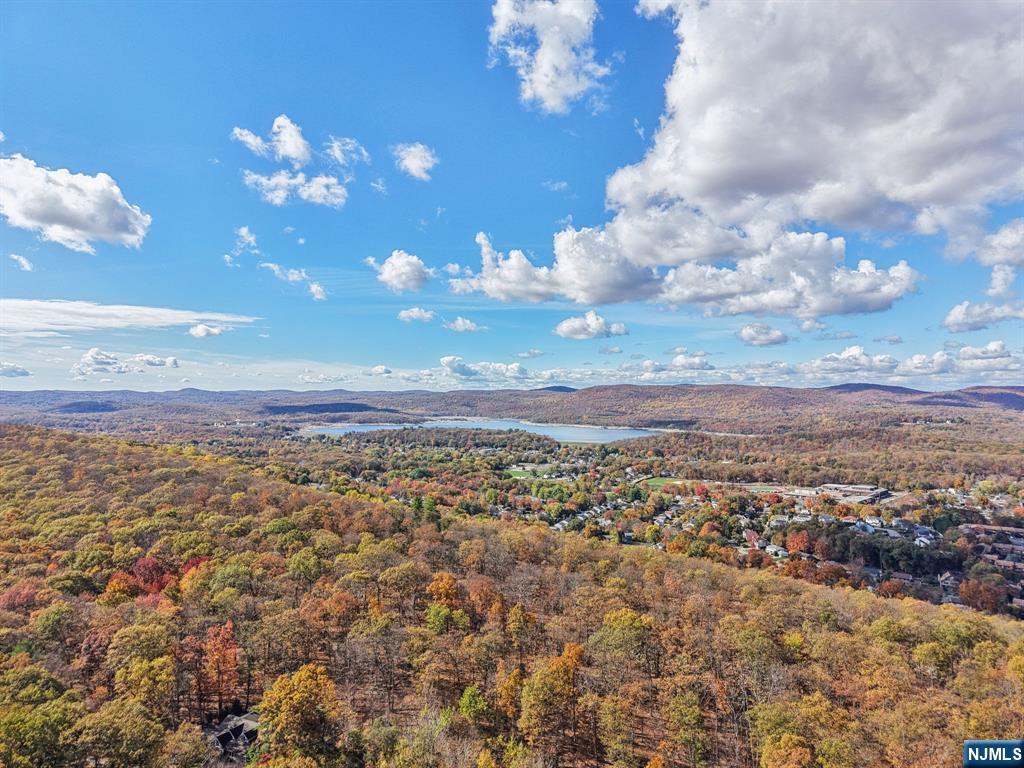 Homes for sale in Wanaque, NJ | 3 Stephens Lake Rd, Wanaque, NJ 07465 | MLS# 25038222