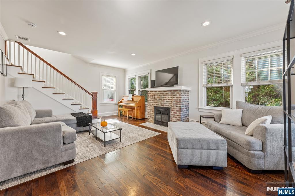 Homes for sale in Garwood, NJ | 355 Hemlock Ave, Garwood, NJ 07027 | MLS# 25038301