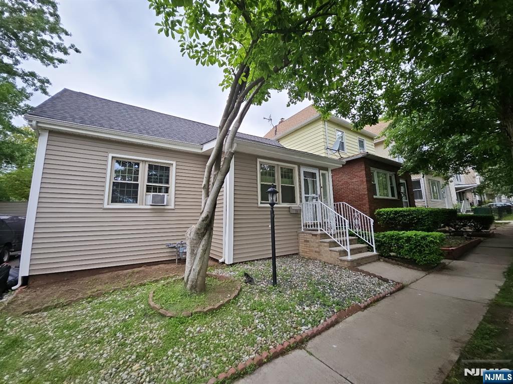 Homes for sale in Ridgefield Park, NJ | 14 Garden St, Ridgefield Park, NJ 07660 | MLS# 25038378