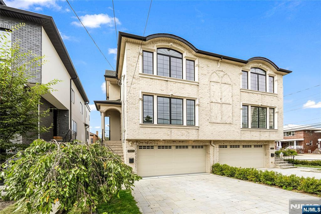 $1,295,000 Townhouse