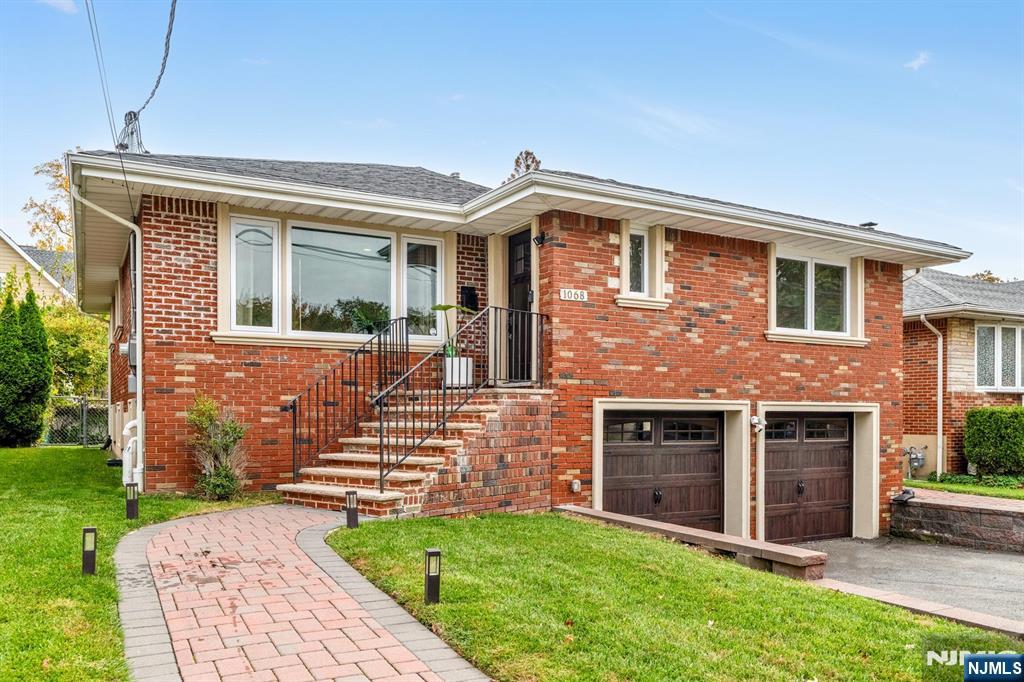 Homes for sale in Fort Lee, NJ | 1068 Fairview Ln, Fort Lee, NJ 07024 | MLS# 25038528