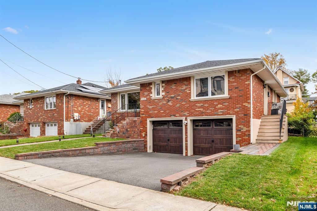 Homes for sale in Fort Lee, NJ | 1068 Fairview Ln, Fort Lee, NJ 07024 | MLS# 25038528