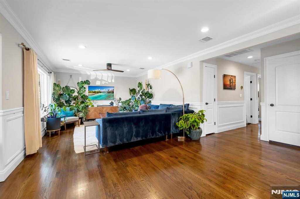 Homes for sale in Fort Lee, NJ | 1068 Fairview Ln, Fort Lee, NJ 07024 | MLS# 25038528