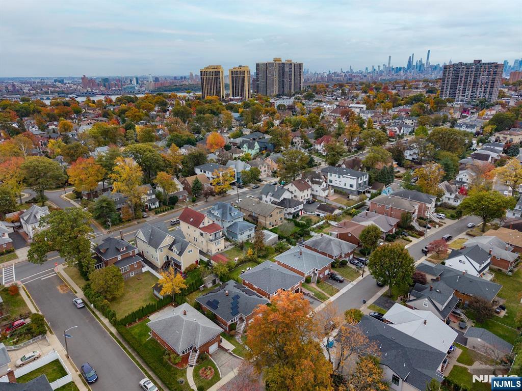 Homes for sale in Fort Lee, NJ | 1068 Fairview Ln, Fort Lee, NJ 07024 | MLS# 25038528