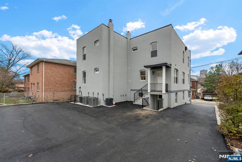 Homes for sale in Ridgefield, NJ | 743 Kingsland Ave, Ridgefield, NJ 07657 | MLS# 25038589