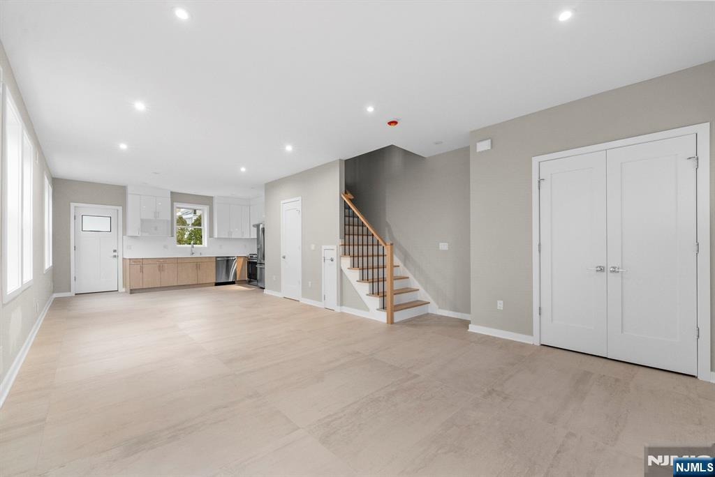 Homes for sale in Ridgefield, NJ | 743 Kingsland Ave, Ridgefield, NJ 07657 | MLS# 25038589