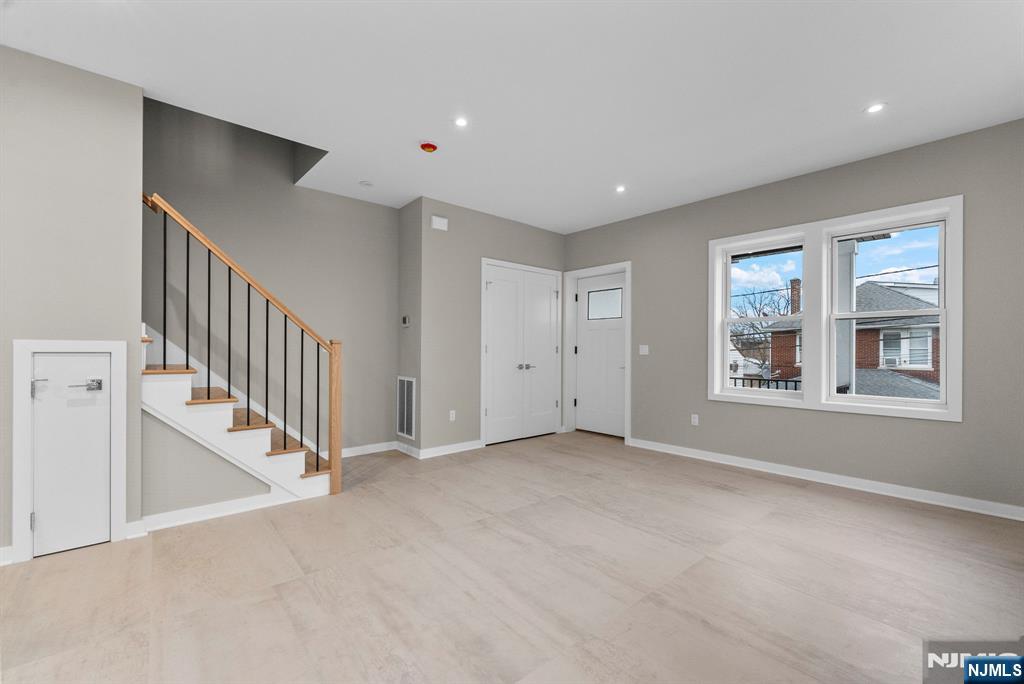 Homes for sale in Ridgefield, NJ | 743 Kingsland Ave, Ridgefield, NJ 07657 | MLS# 25038589