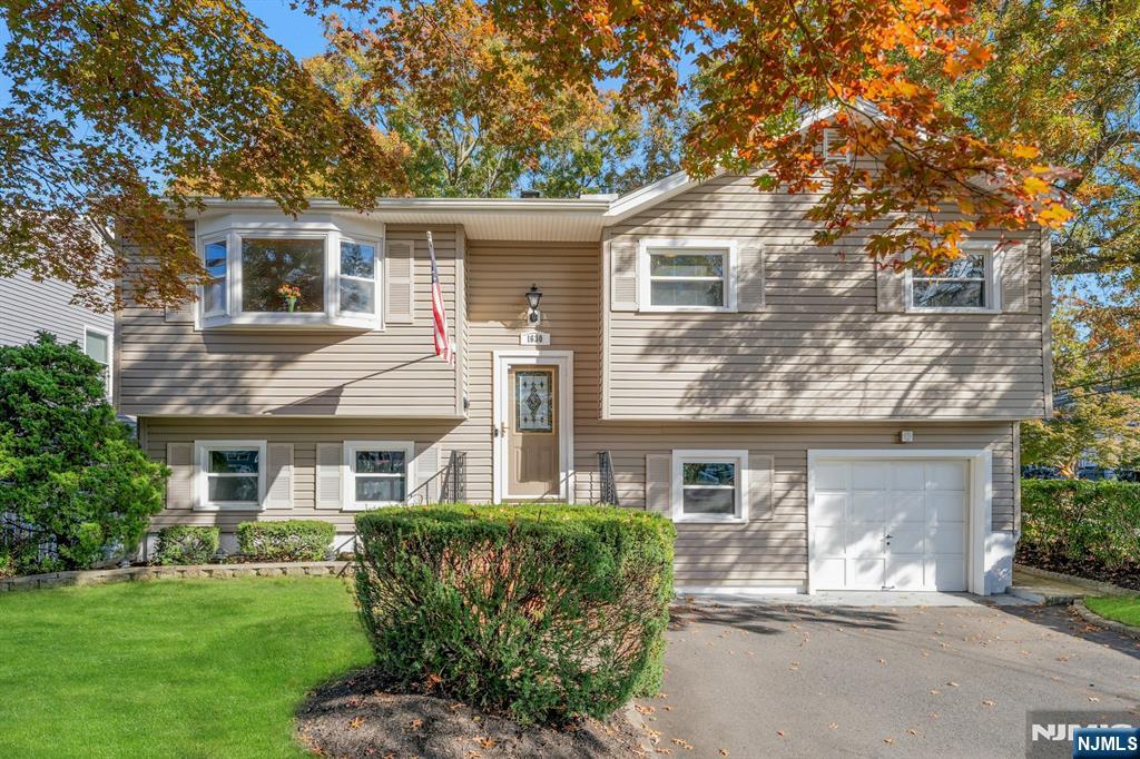 Homes for sale in Wall, NJ | 1630 Oakwood Rd, Wall, NJ 07719 | MLS# 25038687