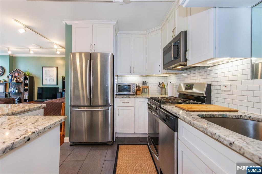 Homes for sale in West New York, NJ | 6050 Boulevard East #3E, West New York, NJ 07093 | MLS# 25038709