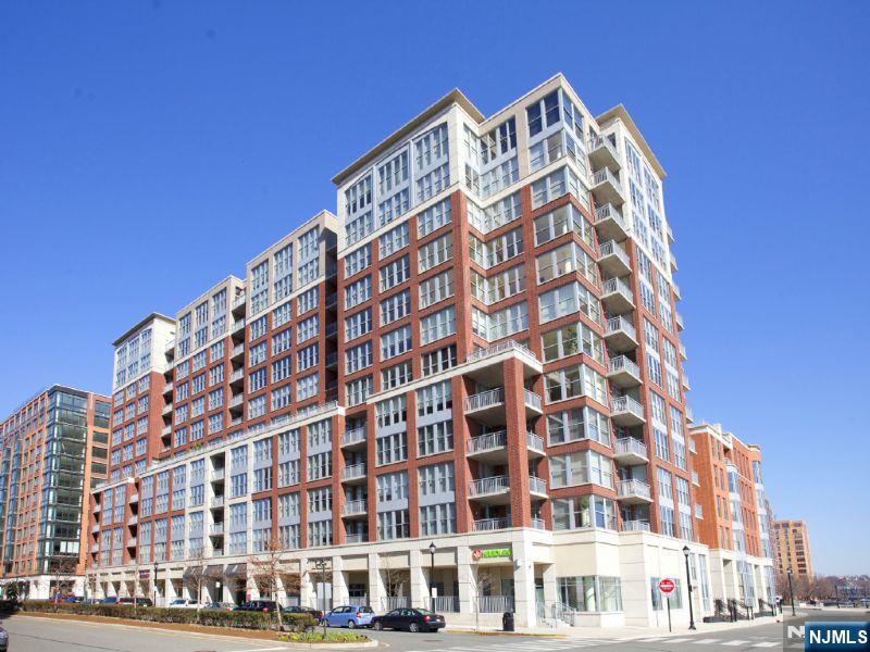 $1,059,900 Condo