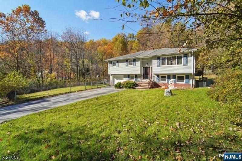 Homes for sale in Vernon, NJ | 5 Zinnia Ct, Vernon, NJ 07418 | MLS# 25038961