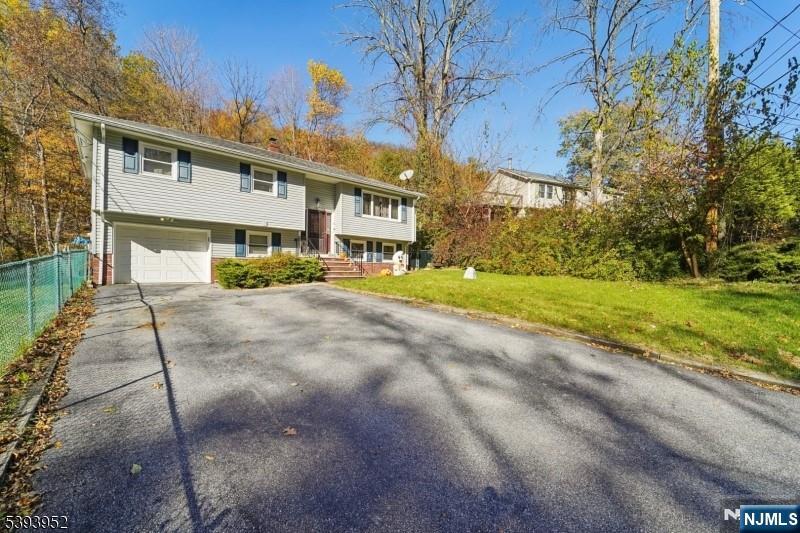 Homes for sale in Vernon, NJ | 5 Zinnia Ct, Vernon, NJ 07418 | MLS# 25038961