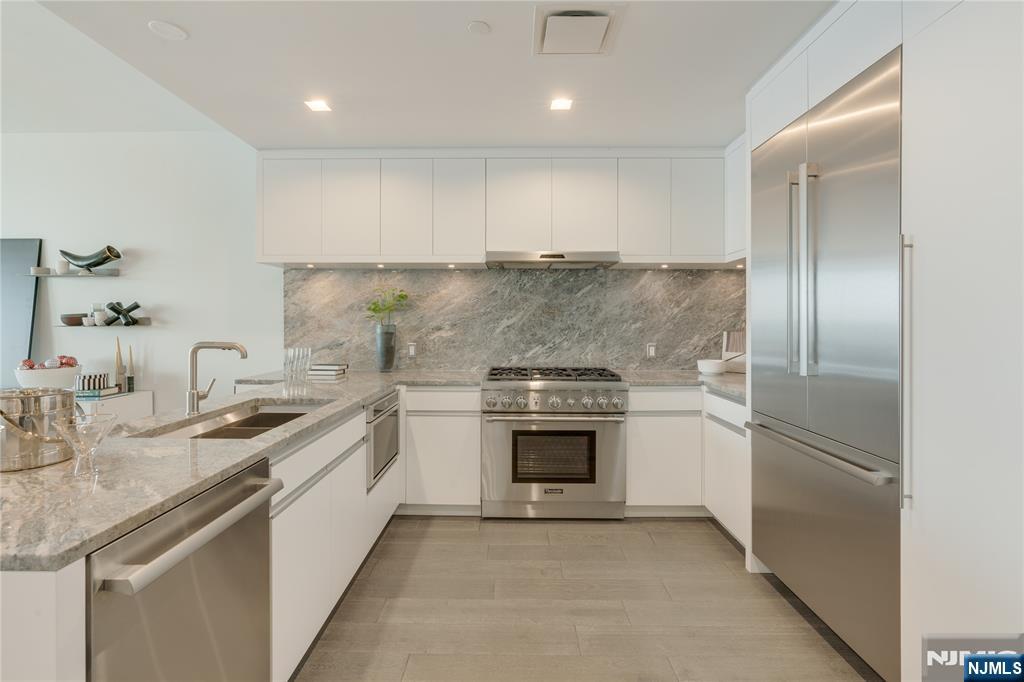 Homes for sale in Cliffside Park, NJ | 320 Adolphus Ave #916, Cliffside Park, NJ 07010 | MLS# 25038977