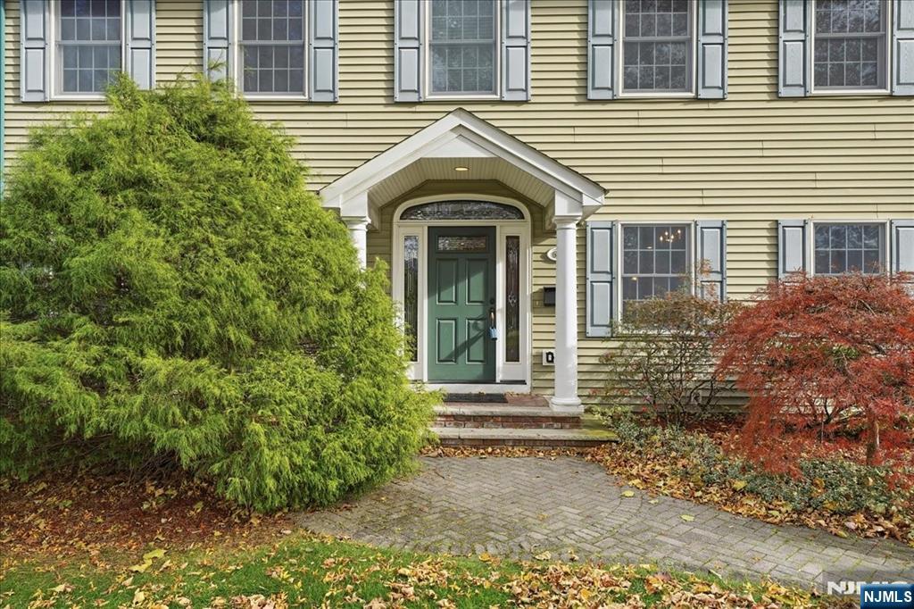 Homes for sale in Paramus, NJ | 605 Craig Ave, Paramus, NJ 07652 | MLS# 25038988