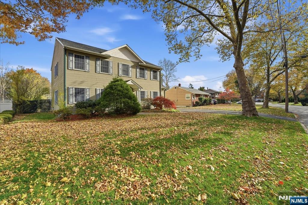 Homes for sale in Paramus, NJ | 605 Craig Ave, Paramus, NJ 07652 | MLS# 25038988