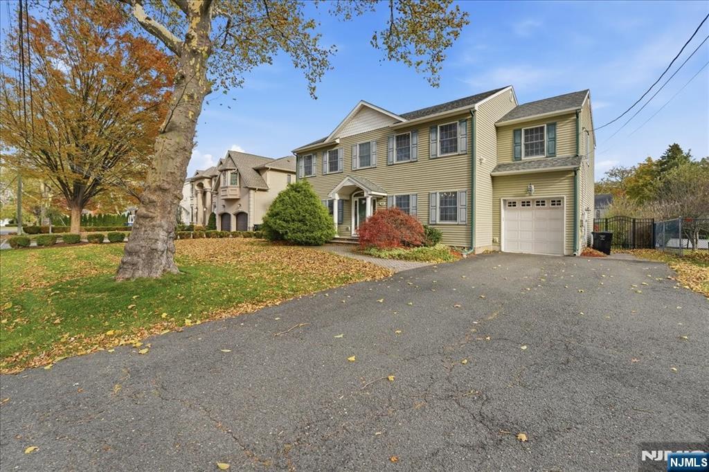 Homes for sale in Paramus, NJ | 605 Craig Ave, Paramus, NJ 07652 | MLS# 25038988