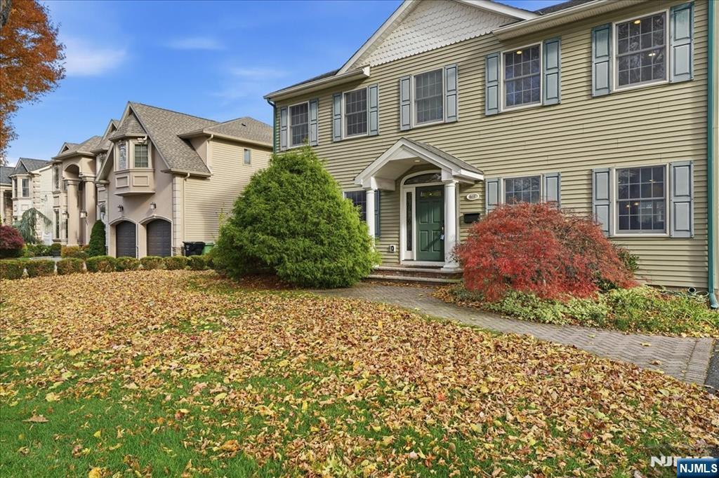 Homes for sale in Paramus, NJ | 605 Craig Ave, Paramus, NJ 07652 | MLS# 25038988