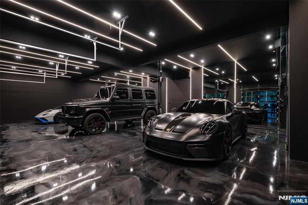 Homes for sale in Totowa, NJ | 8 Flintlock Ct, Totowa, NJ 07512 | MLS# 25039130