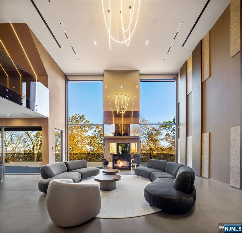 Homes for sale in Totowa, NJ | 8 Flintlock Ct, Totowa, NJ 07512 | MLS# 25039130