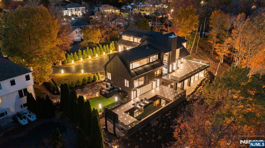 Homes for sale in Totowa, NJ | 8 Flintlock Ct, Totowa, NJ 07512 | MLS# 25039130