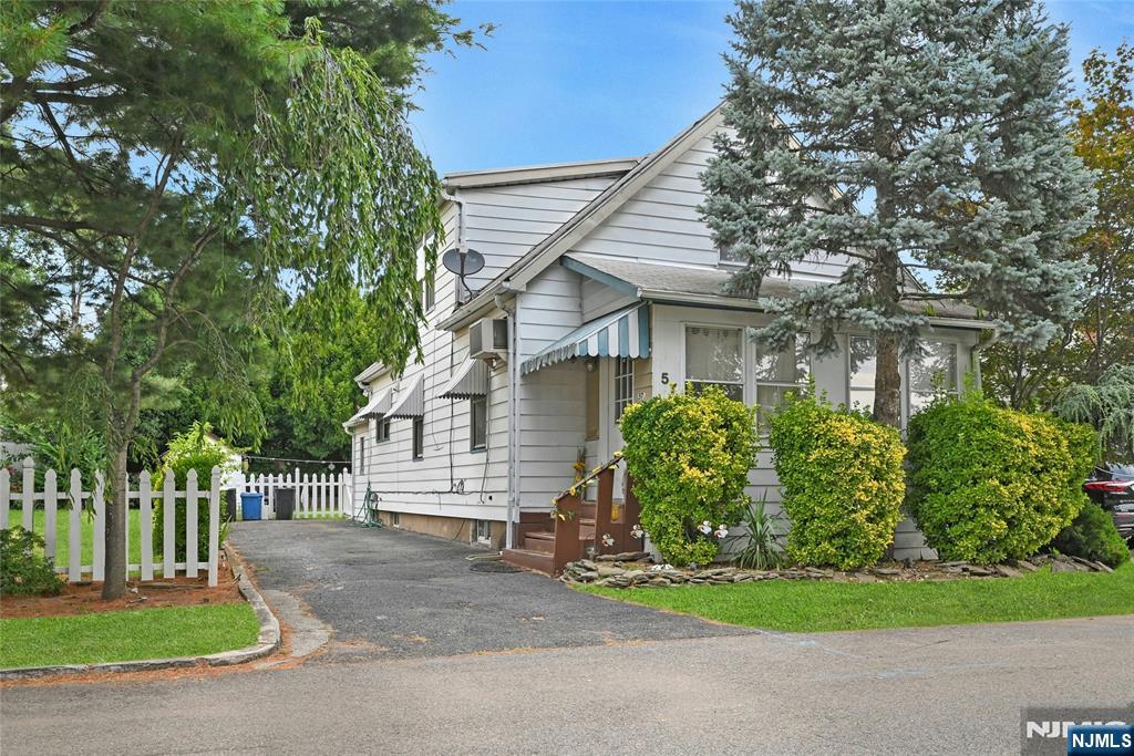 Homes for sale in Elmwood Park, NJ | 57 18Th Ave, Elmwood Park, NJ 07407 | MLS# 25039134