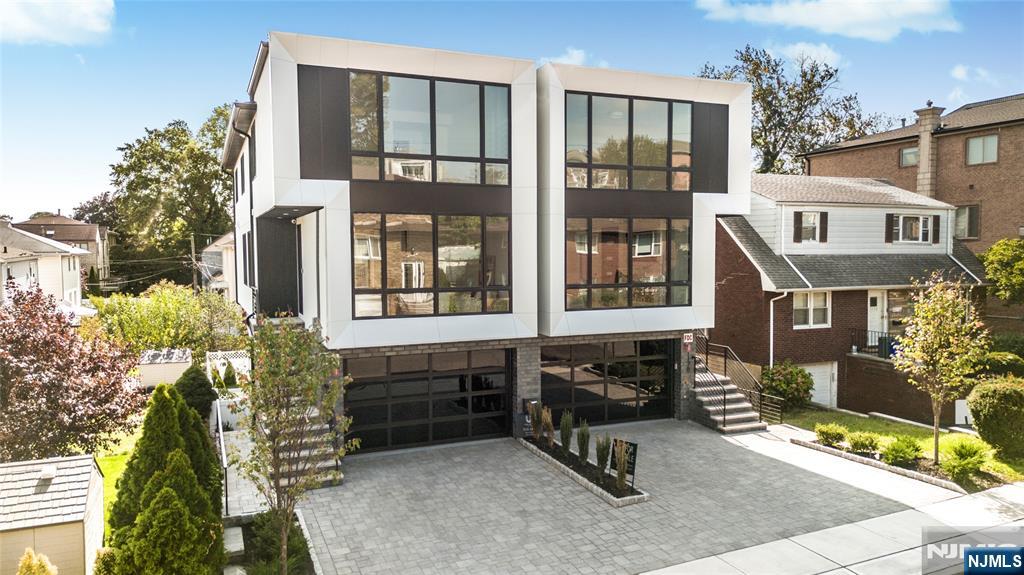 $1,698,800 Townhouse