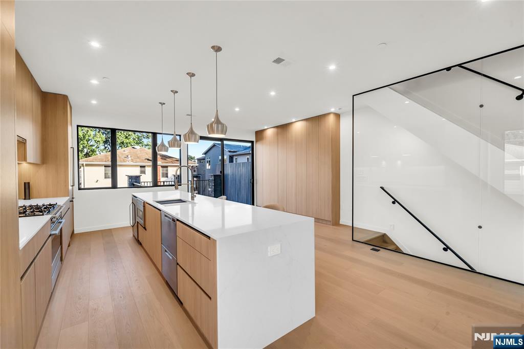 Homes for sale in Fort Lee, NJ | 1180 14Th St, Fort Lee, NJ 07024 | MLS# 25039148