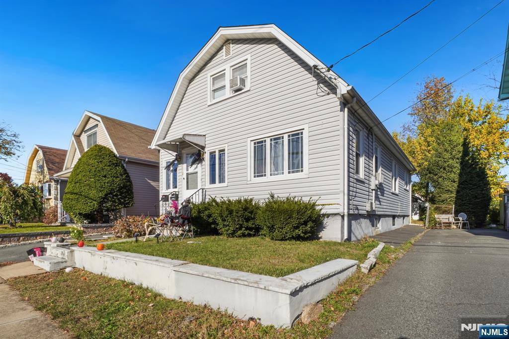 Homes for sale in Bloomfield, NJ | 15 Martin St, Bloomfield, NJ 07003 | MLS# 25039157