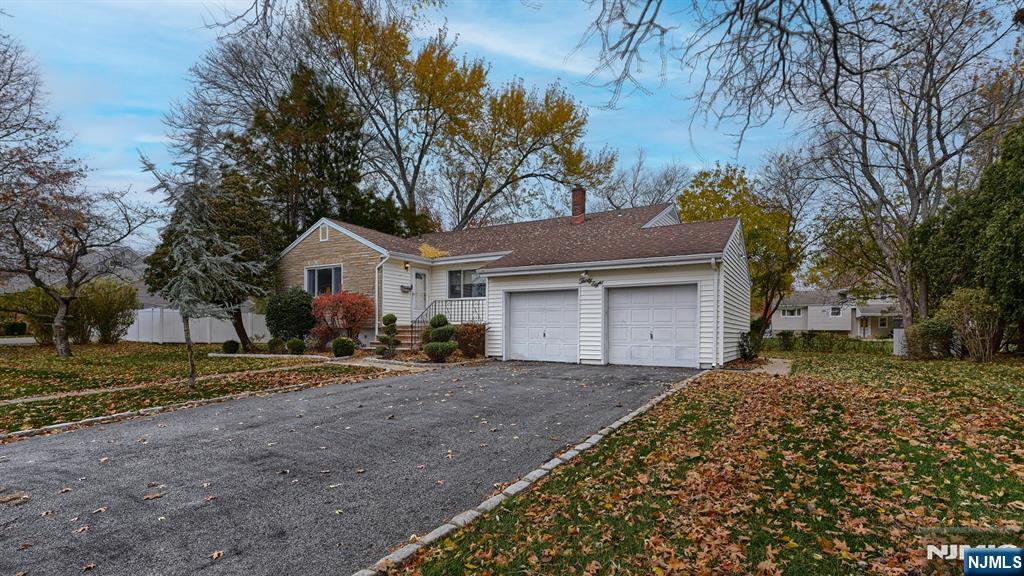 Homes for sale in Wayne, NJ | 38 Augusta Dr, Wayne, NJ 07470 | MLS# 25039226