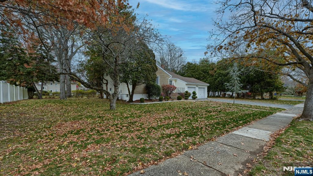 Homes for sale in Wayne, NJ | 38 Augusta Dr, Wayne, NJ 07470 | MLS# 25039226