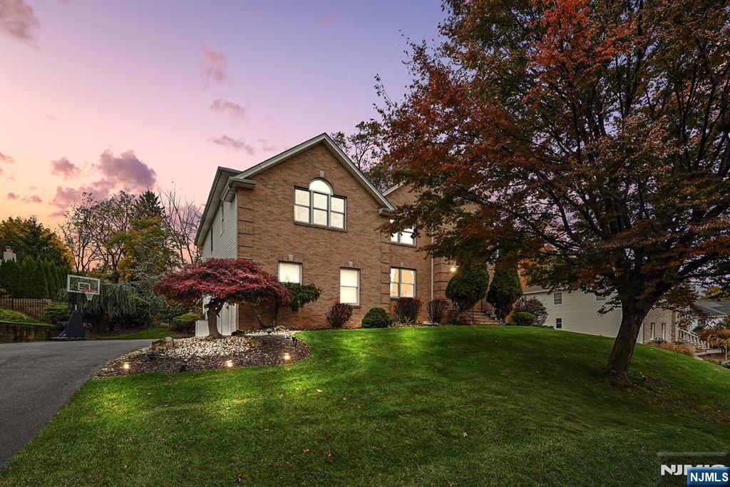 Homes for sale in Wayne, NJ | 26 Stratton Dr, Wayne, NJ 07470 | MLS# 25039372