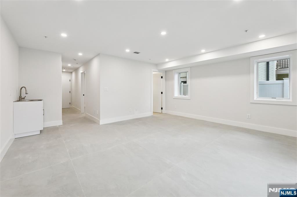 Homes for sale in Fort Lee, NJ | 809 Jassamine #809, Fort Lee, NJ 07024 | MLS# 25039377