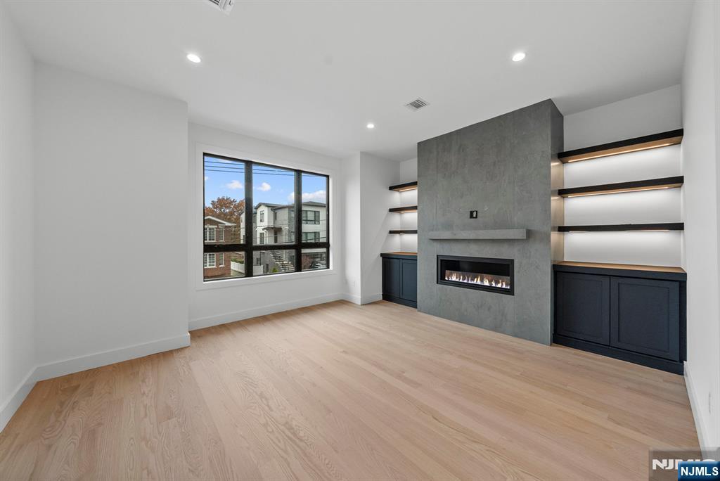 Homes for sale in Palisades Park, NJ | 256 7Th St #C, Palisades Park, NJ 07650 | MLS# 25039490