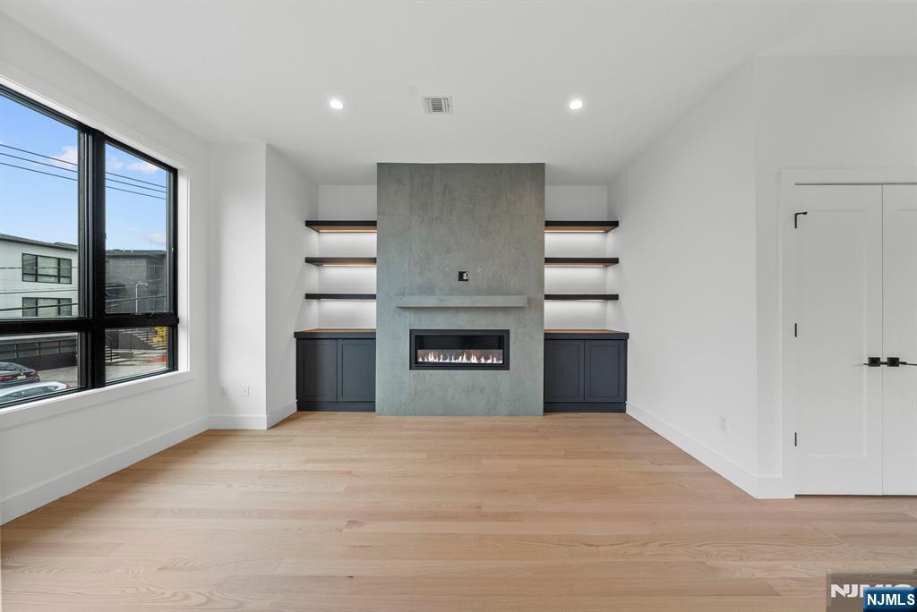 Homes for sale in Palisades Park, NJ | 256 7Th St #C, Palisades Park, NJ 07650 | MLS# 25039490