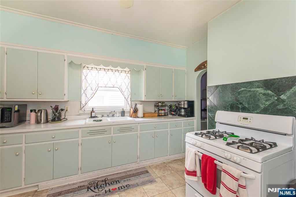 Homes for sale in West Orange, NJ | 47 Quinby Pl, West Orange, NJ 07052 | MLS# 25039534