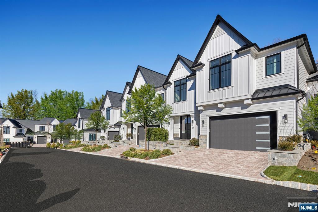 Homes for sale in Demarest, NJ | 11 Stone Bridge Ct, Demarest, NJ 07627 | MLS# 25039608