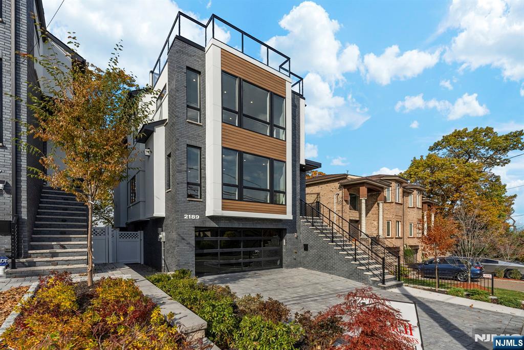 Homes for sale in Fort Lee, NJ | 2189 Jones Rd, Fort Lee, NJ 07024 | MLS# 25039660