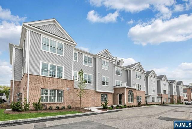 Homes for sale in Northvale, NJ | 5307 Rio Vista Ln, Northvale, NJ 07647 | MLS# 25039662