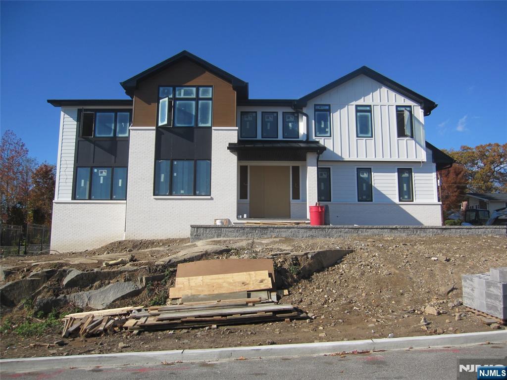 Homes for sale in Englewood Cliffs, NJ | 316 Bolz St, Englewood Cliffs, NJ 07632 | MLS# 25039687