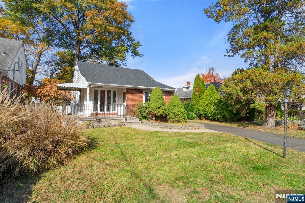 Homes for sale in Hackensack, NJ | 811 Summit Ave, Hackensack, NJ 07601 | MLS# 25039758