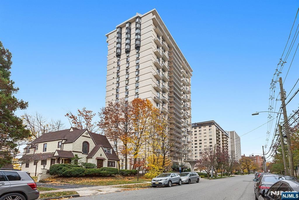 Homes for sale in Hackensack, NJ | 160 Overlook #4-B, Hackensack, NJ 07601 | MLS# 25039769