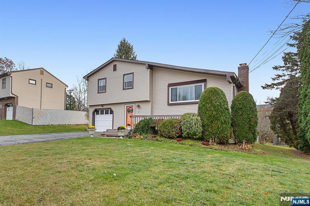 Homes for sale in Vernon, NJ | 3 Hummingbird Trl, Vernon, NJ 07422 | MLS# 25039849