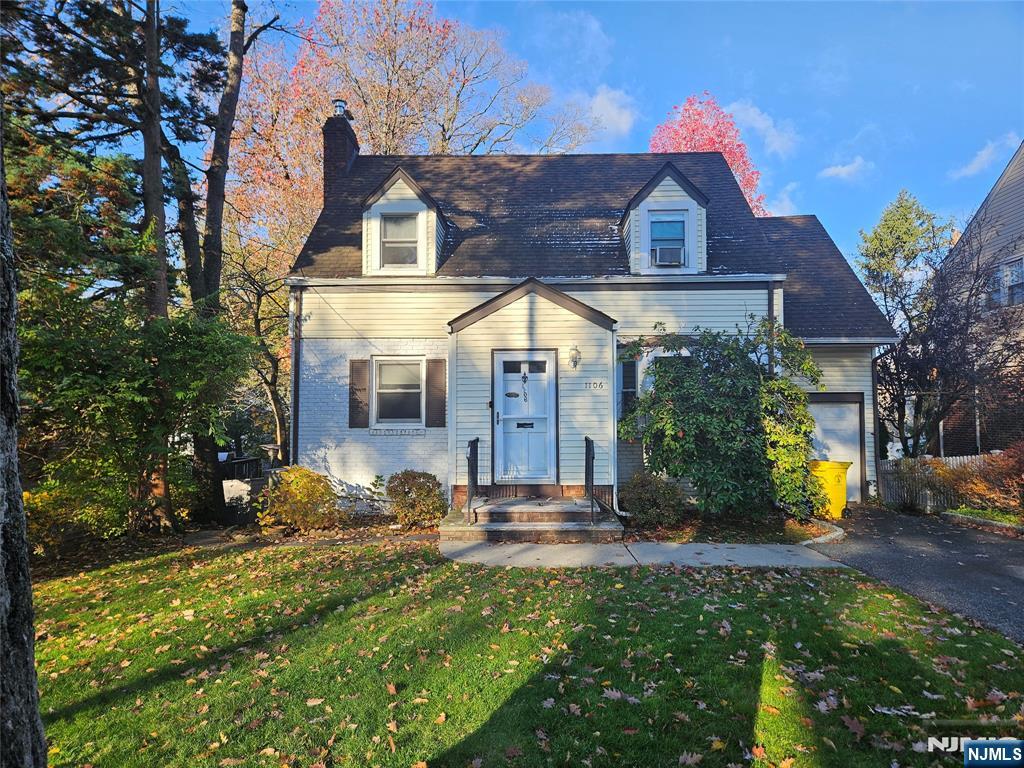 $725,000 Colonial